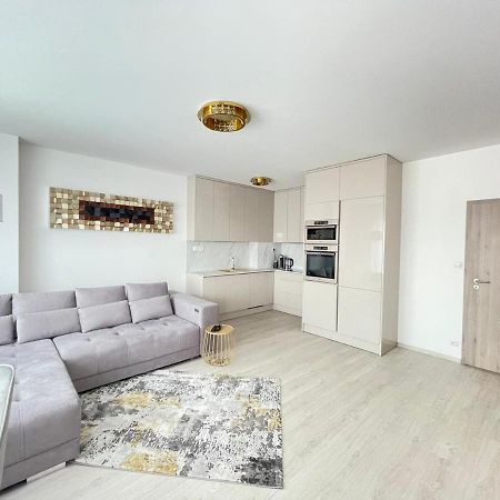 New Luxury City Centre Apartment With Panoramic View, Free Parking Bratislava Bagian luar foto