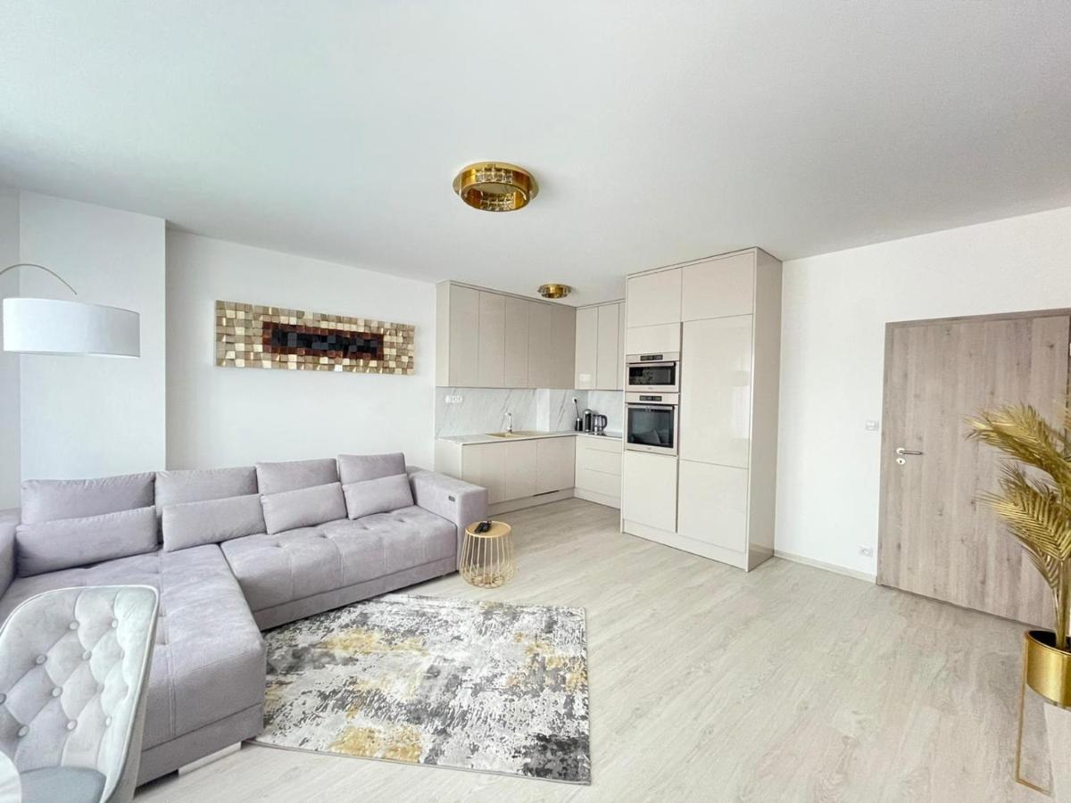New Luxury City Centre Apartment With Panoramic View, Free Parking Bratislava Bagian luar foto
