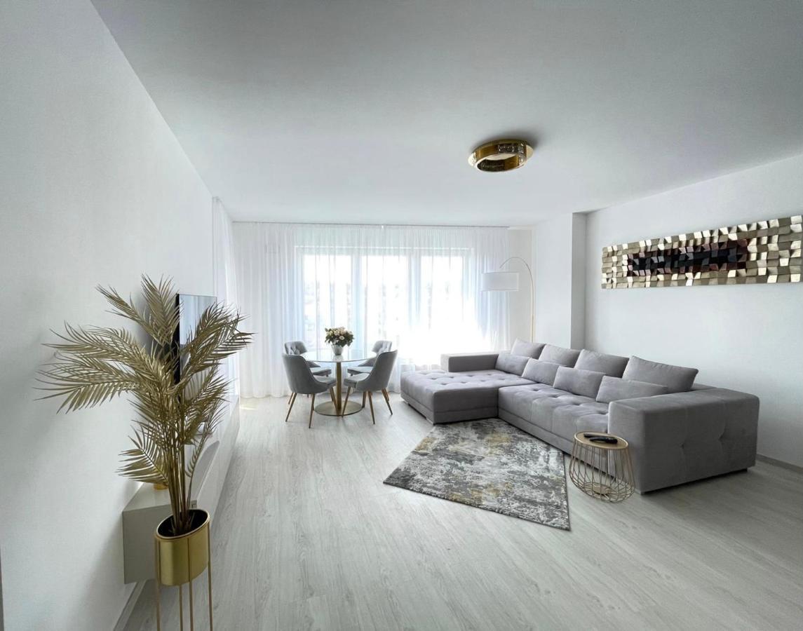 New Luxury City Centre Apartment With Panoramic View, Free Parking Bratislava Bagian luar foto