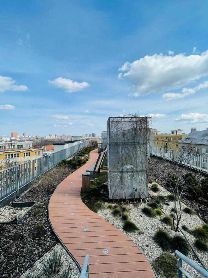 New Luxury City Centre Apartment With Panoramic View, Free Parking Bratislava Bagian luar foto