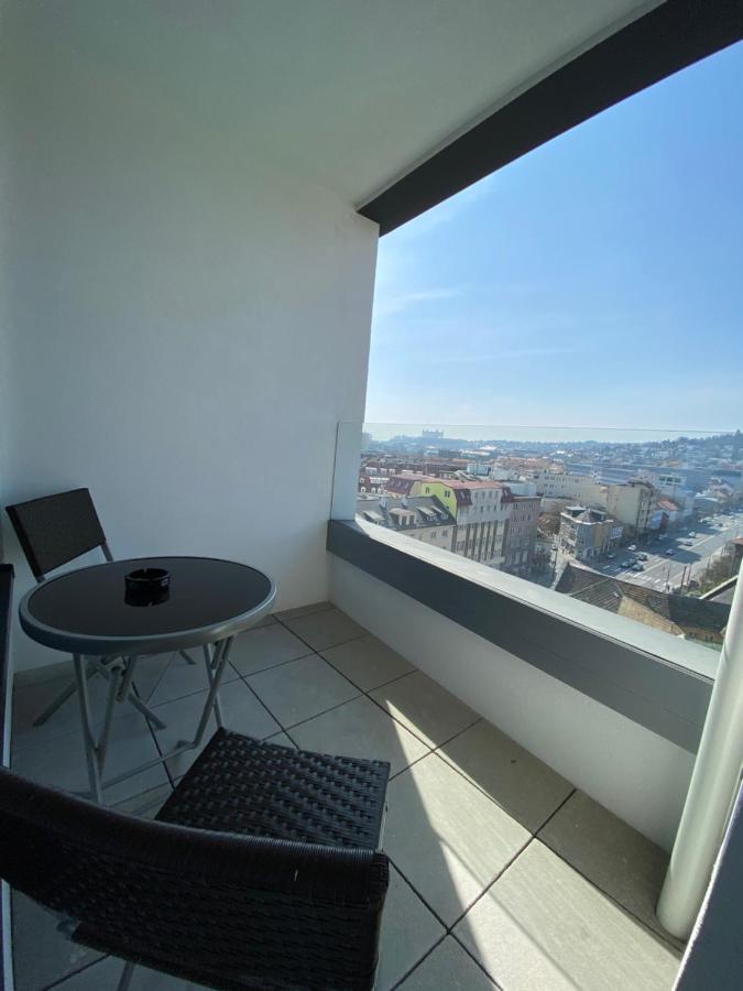 New Luxury City Centre Apartment With Panoramic View, Free Parking Bratislava Bagian luar foto