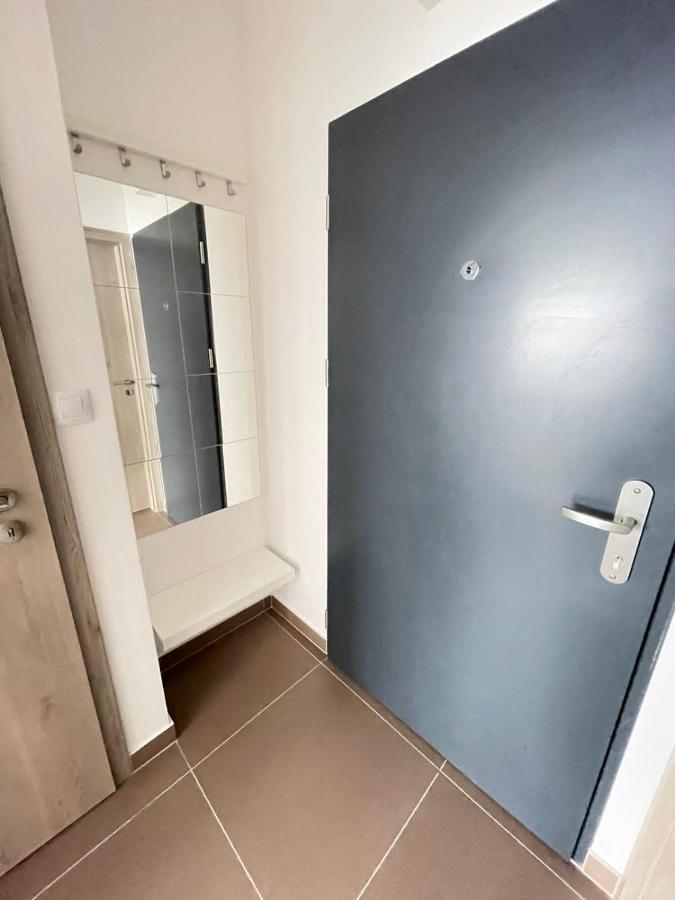 New Luxury City Centre Apartment With Panoramic View, Free Parking Bratislava Bagian luar foto